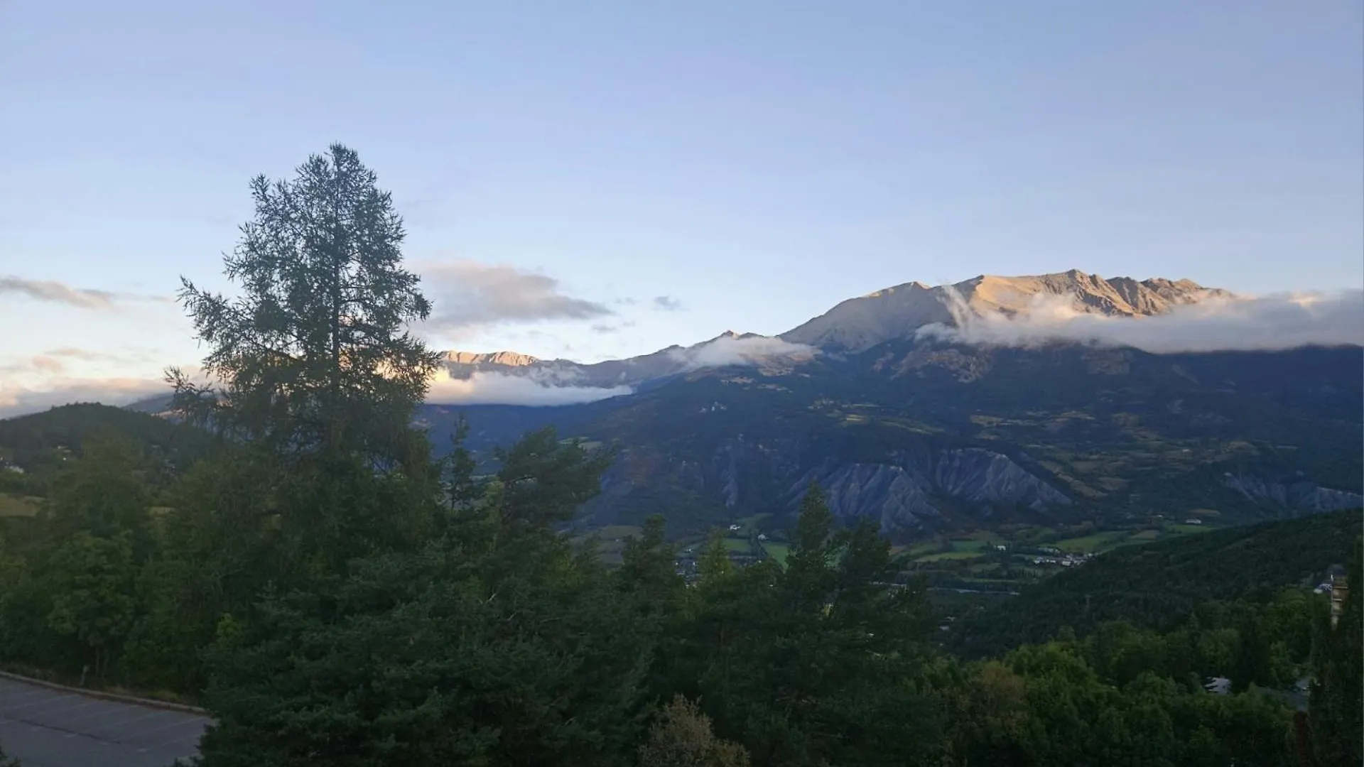 Studio Au Pied Des Pistes Refait A Neuf Enchastrayes Franciaország